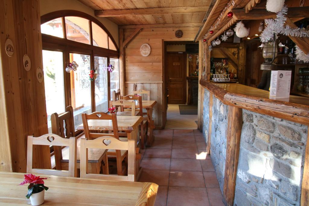 ואלואר Hotel De La Poste מראה חיצוני תמונה